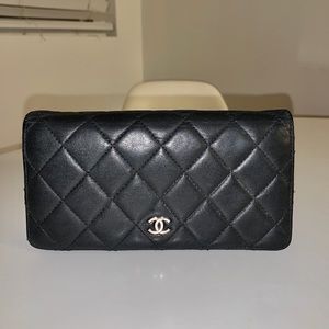 🔴SOLD🔴Chanel Lambskin Yen wallet